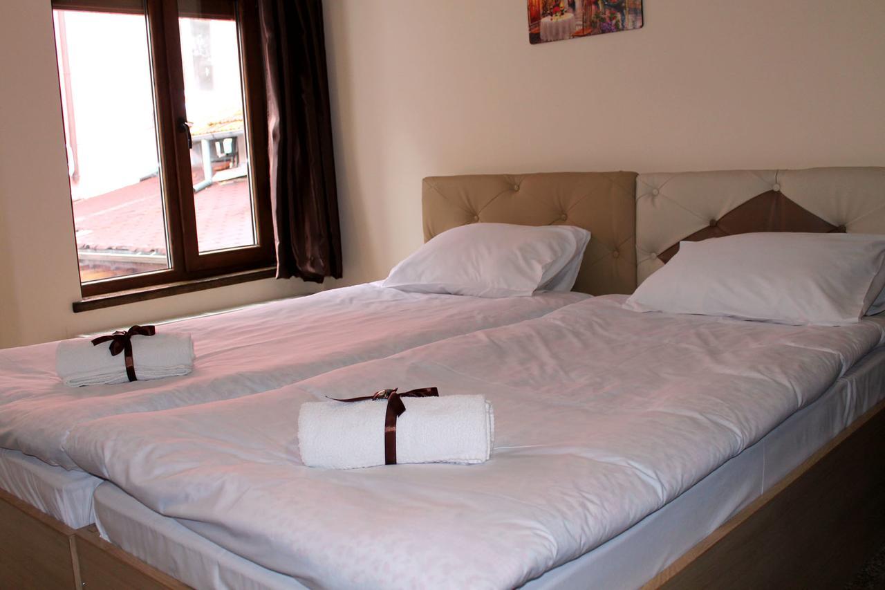 Family Hotel Square روس المظهر الخارجي الصورة